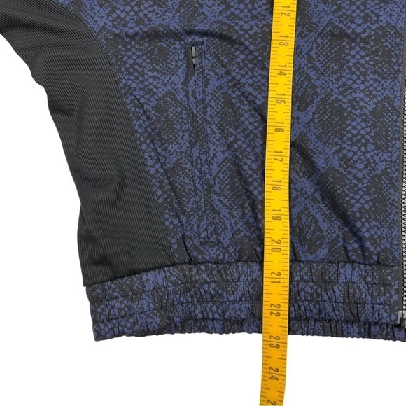 Athleta Brooklyn Track Bomber Python Reptile Print Jacket Size L NEW - Picture 6 of 10